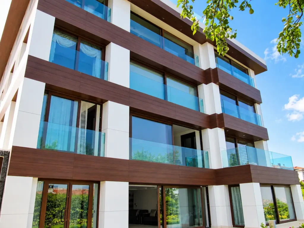 Asya Motor Beylerbeyi villa renovasyonu kompakt laminat cephe uygulaması
