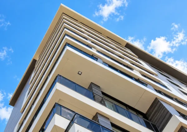 Çolakoğlu İnşaat Uludağ Apartmanı dış cephe kompakt laminat uygulaması - Suadiye
