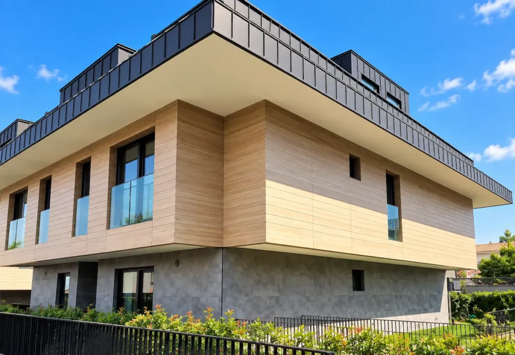 Aker İnşaat Juma Plus villaları Tarabya, dış cephe seramik ve kompakt laminat kaplama uygulamaları
