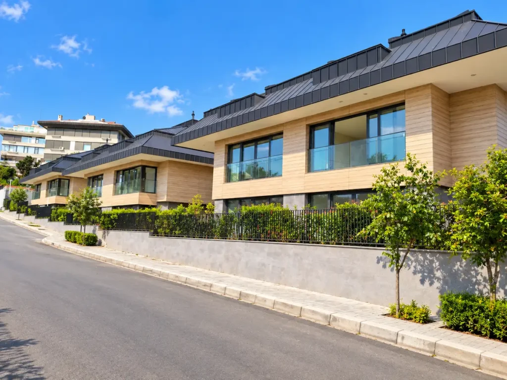 Aker İnşaat Juma Plus villaları Tarabya, dış cephe seramik ve kompakt laminat kaplama uygulamaları
