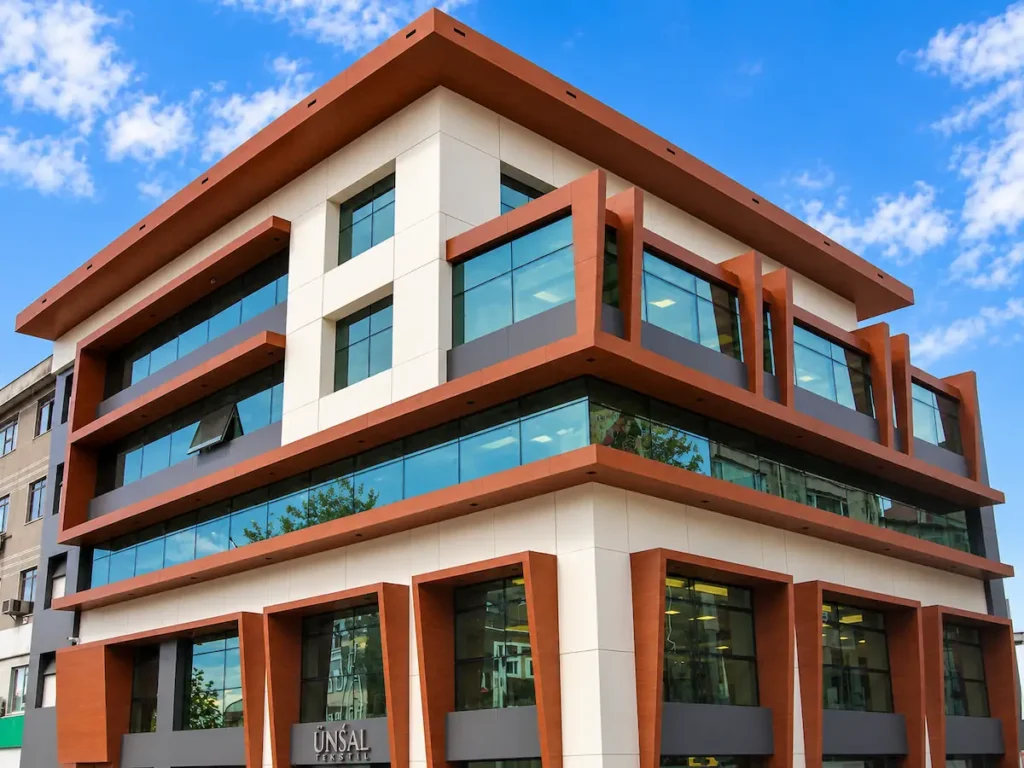 Ünsal İş Merkezi Merter binası dış cephe fundermax kompakt laminat uygulaması