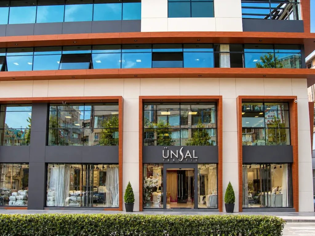 Ünsal İş Merkezi Merter binası dış cephe fundermax kompakt laminat uygulaması